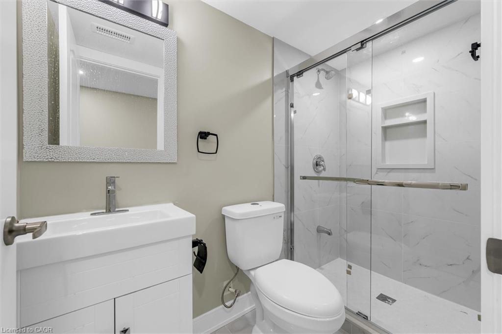 1965 Brampton Street, Hamilton, ON - Indoor Photo Showing Bathroom