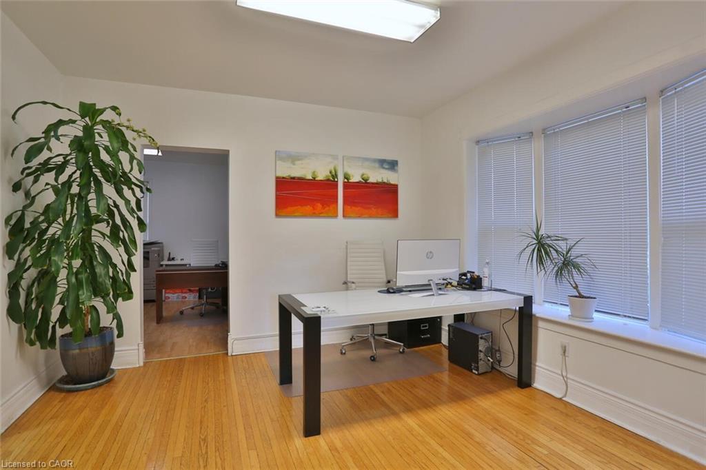 127 Duke Street E, Kitchener, ON - Indoor Photo Showing Office