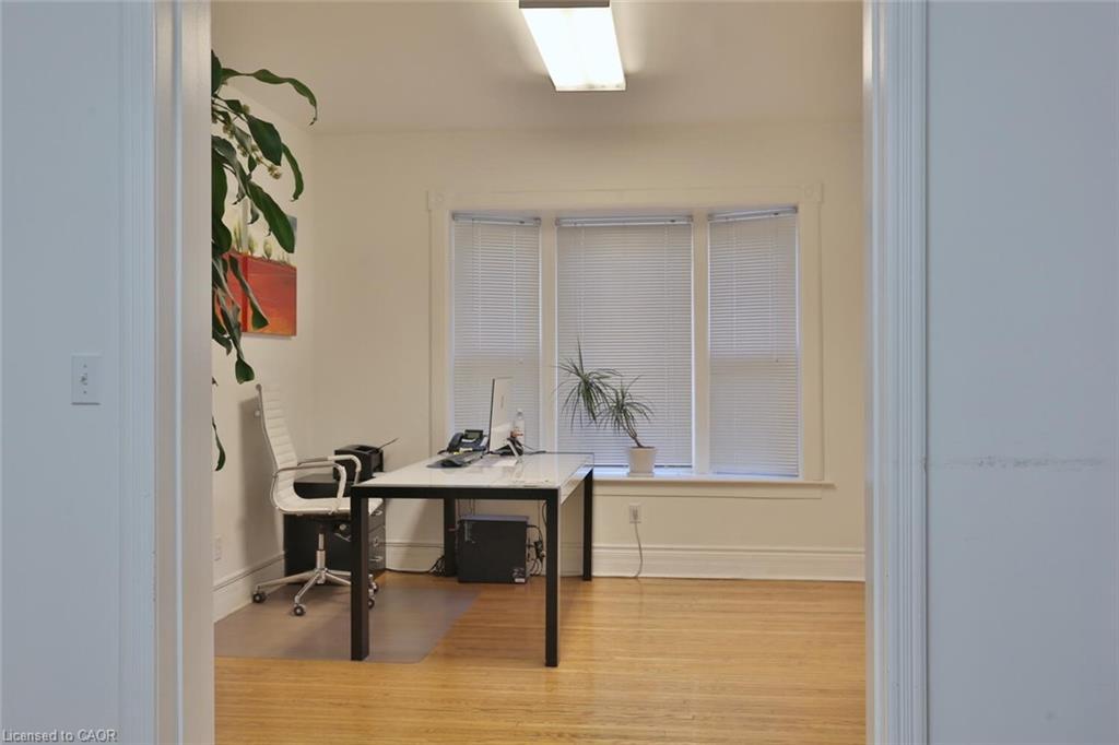 127 Duke Street E, Kitchener, ON - Indoor Photo Showing Office