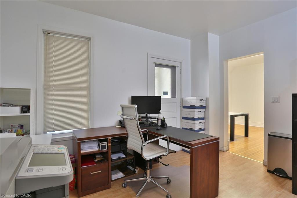 127 Duke Street E, Kitchener, ON - Indoor Photo Showing Office