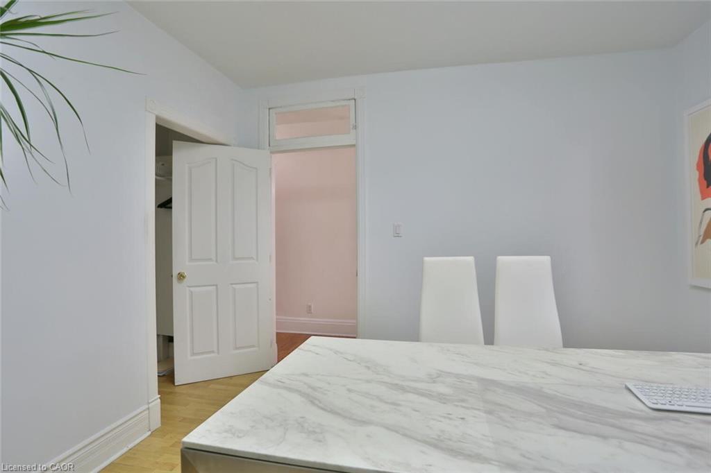 127 Duke Street E, Kitchener, ON - Indoor Photo Showing Bedroom