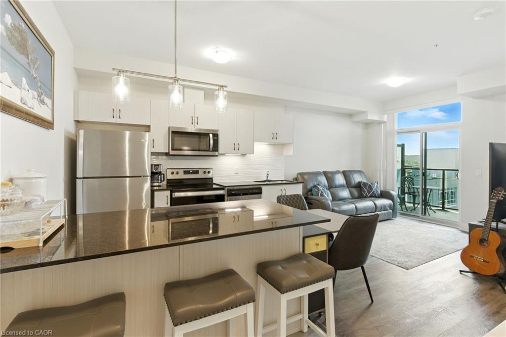 803-16 Concord Place, Grimsby, ON - Indoor Photo Showing Kitchen With Upgraded Kitchen