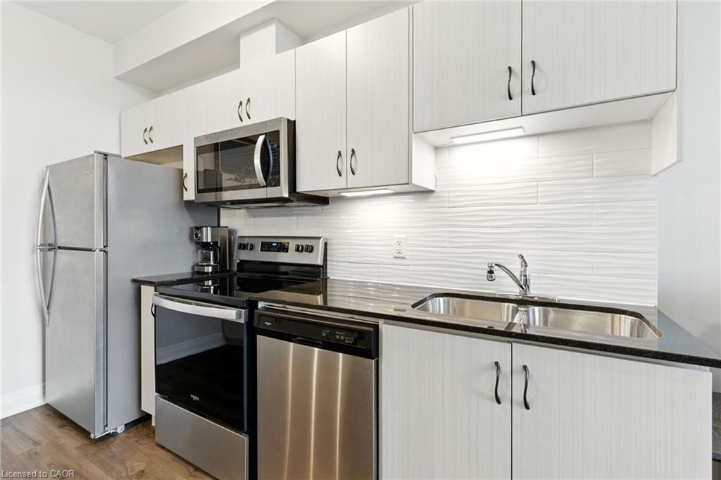 803-16 Concord Place, Grimsby, ON - Indoor Photo Showing Kitchen With Double Sink With Upgraded Kitchen