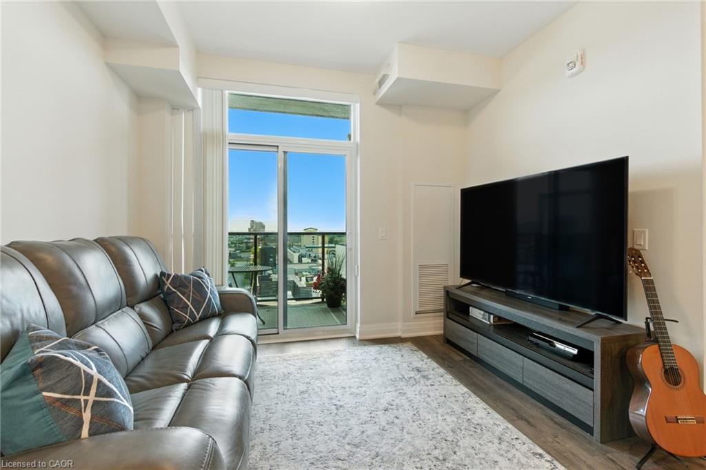 803-16 Concord Place, Grimsby, ON - Indoor Photo Showing Living Room