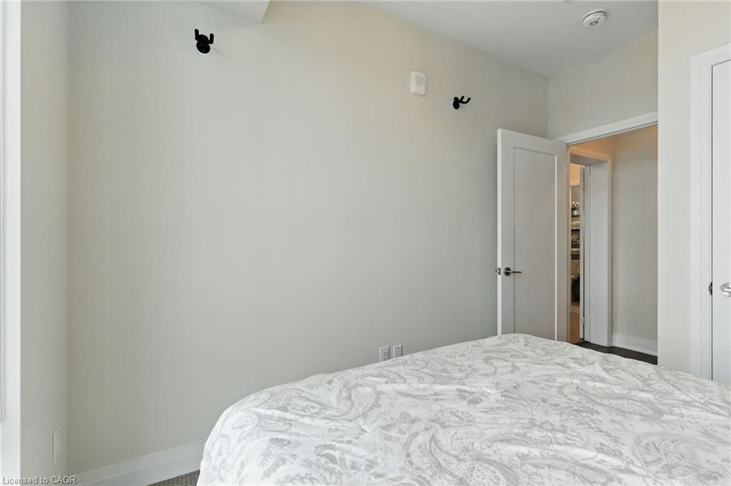 803-16 Concord Place, Grimsby, ON - Indoor Photo Showing Bedroom