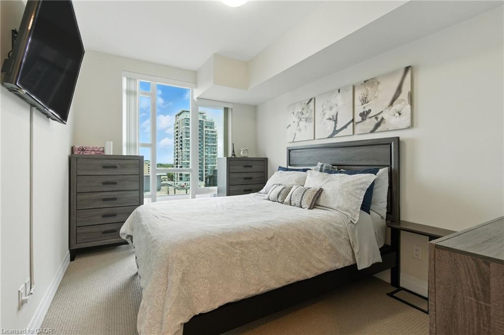 803-16 Concord Place, Grimsby, ON - Indoor Photo Showing Bedroom
