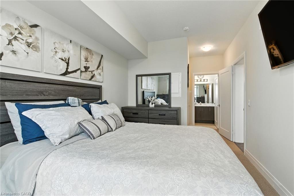 803-16 Concord Place, Grimsby, ON - Indoor Photo Showing Bedroom