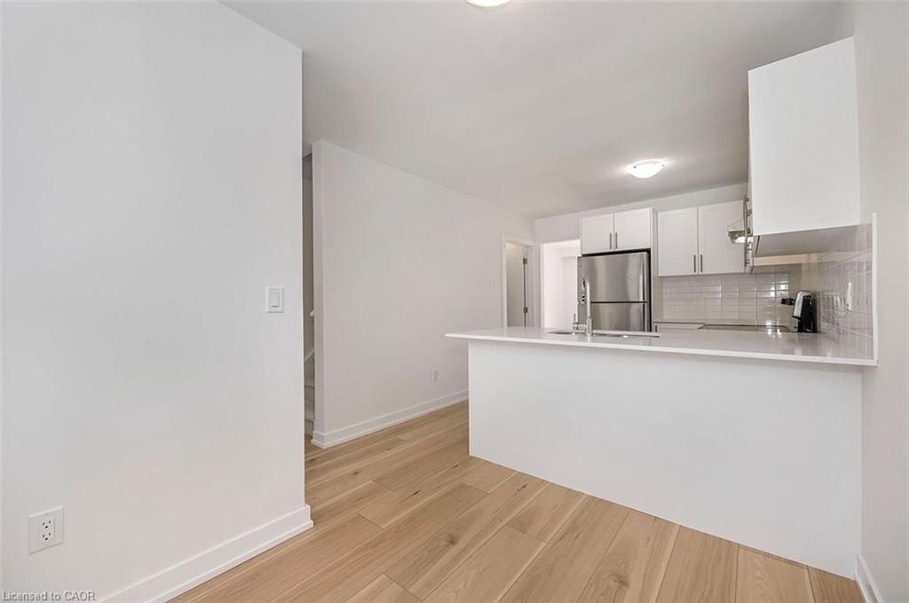 73 Woodman Drive N, Hamilton, ON - Indoor Photo Showing Kitchen