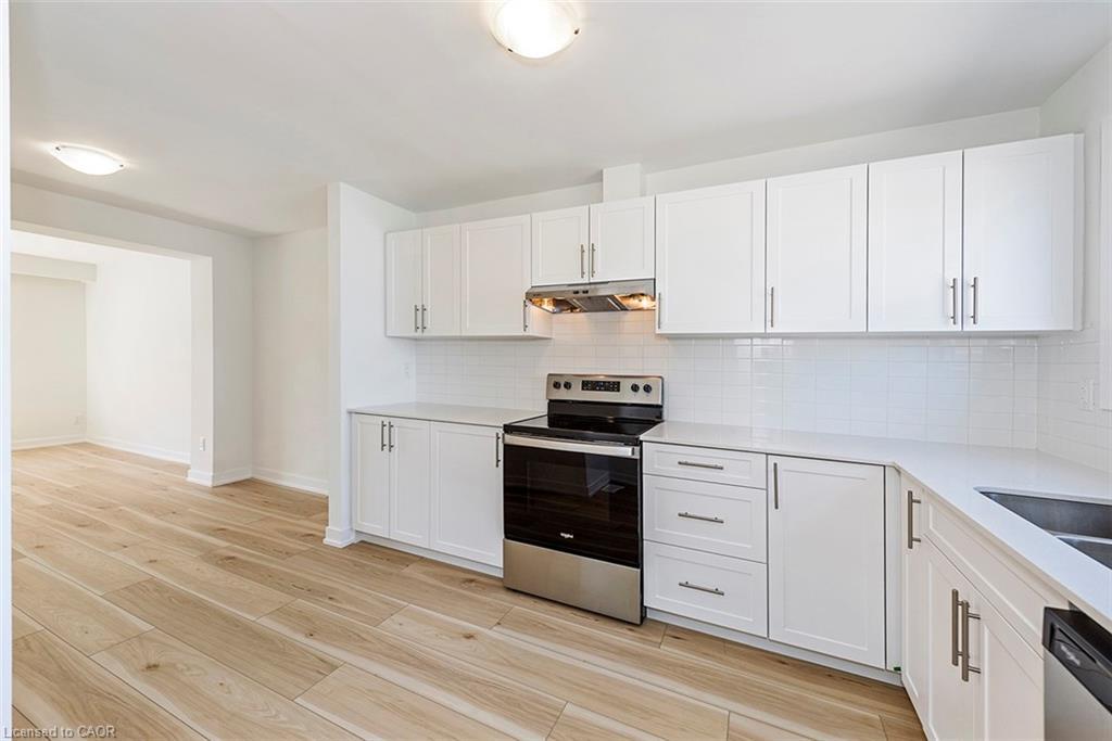 8-20 Anna Capri Drive, Hamilton, ON - Indoor Photo Showing Kitchen