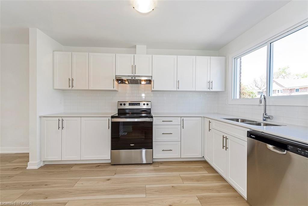 8-20 Anna Capri Drive, Hamilton, ON - Indoor Photo Showing Kitchen With Double Sink