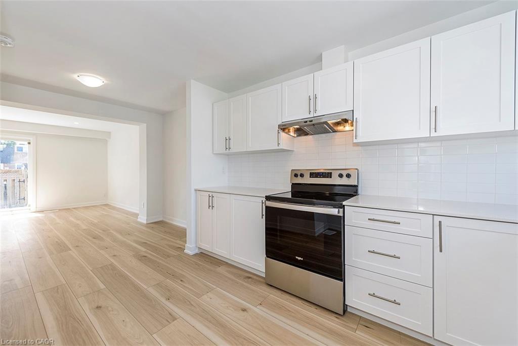8-20 Anna Capri Drive, Hamilton, ON - Indoor Photo Showing Kitchen