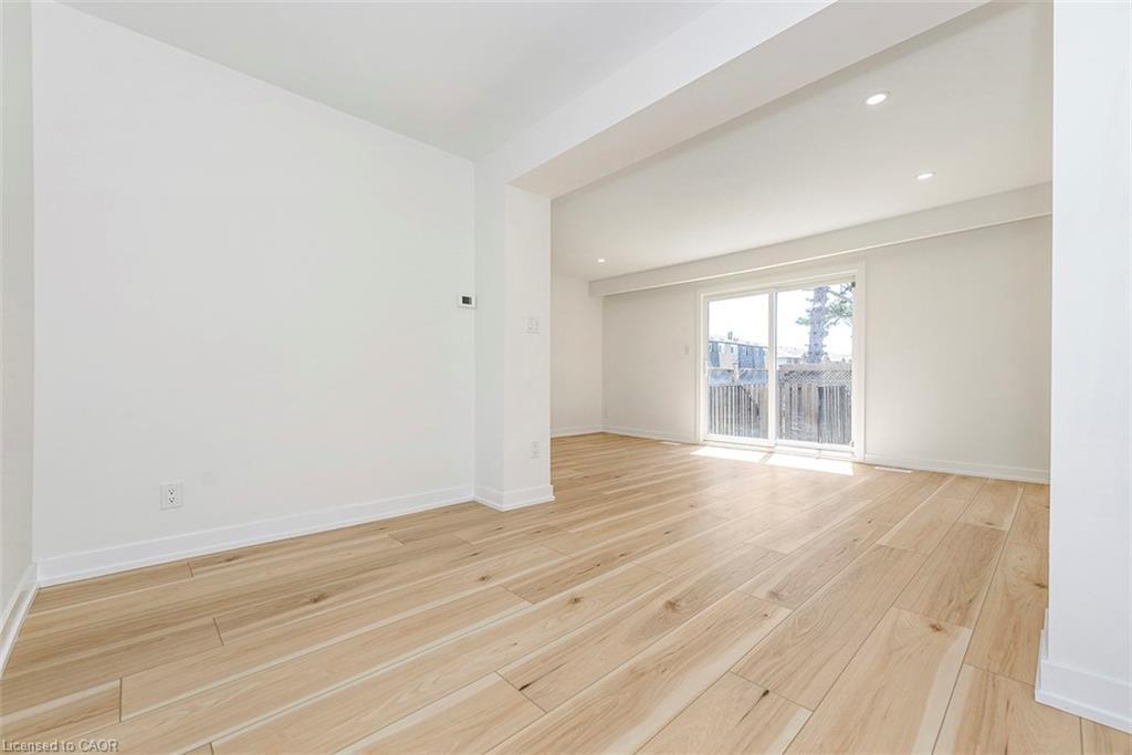 8-20 Anna Capri Drive, Hamilton, ON - Indoor Photo Showing Other Room