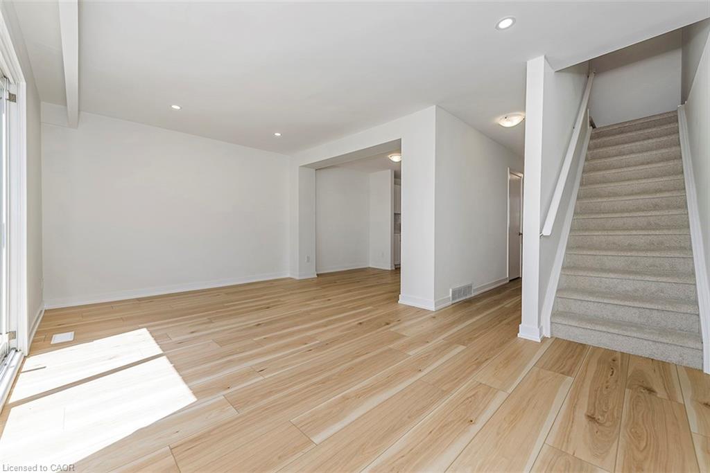 8-20 Anna Capri Drive, Hamilton, ON - Indoor Photo Showing Other Room
