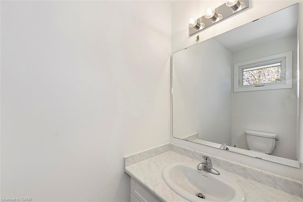 8-20 Anna Capri Drive, Hamilton, ON - Indoor Photo Showing Bathroom