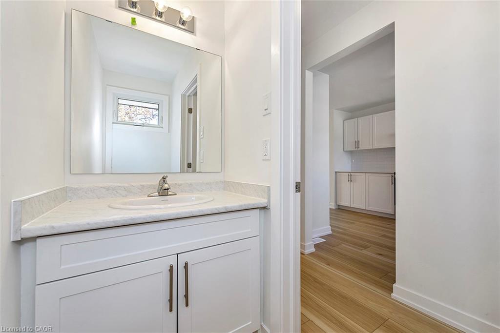 8-20 Anna Capri Drive, Hamilton, ON - Indoor Photo Showing Bathroom