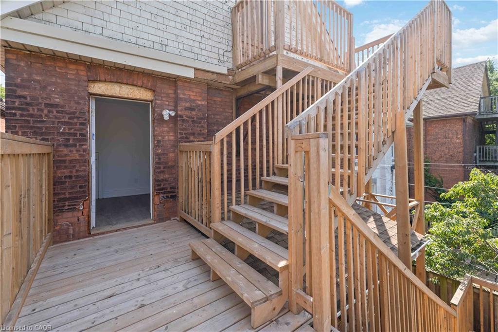 3-110 Myrtle Avenue, Hamilton, ON - Outdoor With Exterior