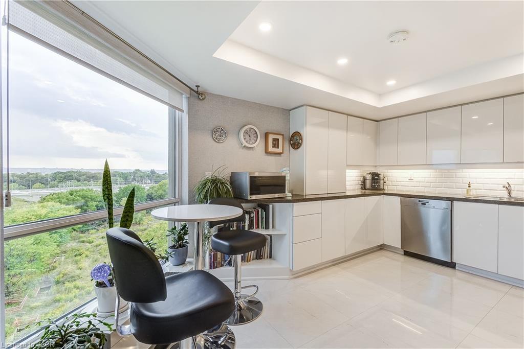 809-1201 North Shore Boulevard E, Burlington, ON - Indoor Photo Showing Kitchen