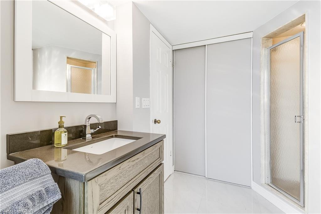 809-1201 North Shore Boulevard E, Burlington, ON - Indoor Photo Showing Bathroom