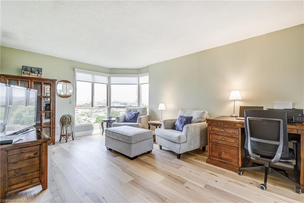 809-1201 North Shore Boulevard E, Burlington, ON - Indoor