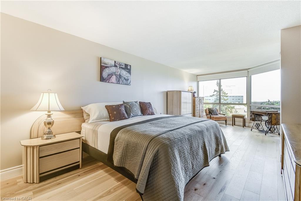 809-1201 North Shore Boulevard E, Burlington, ON - Indoor Photo Showing Bedroom