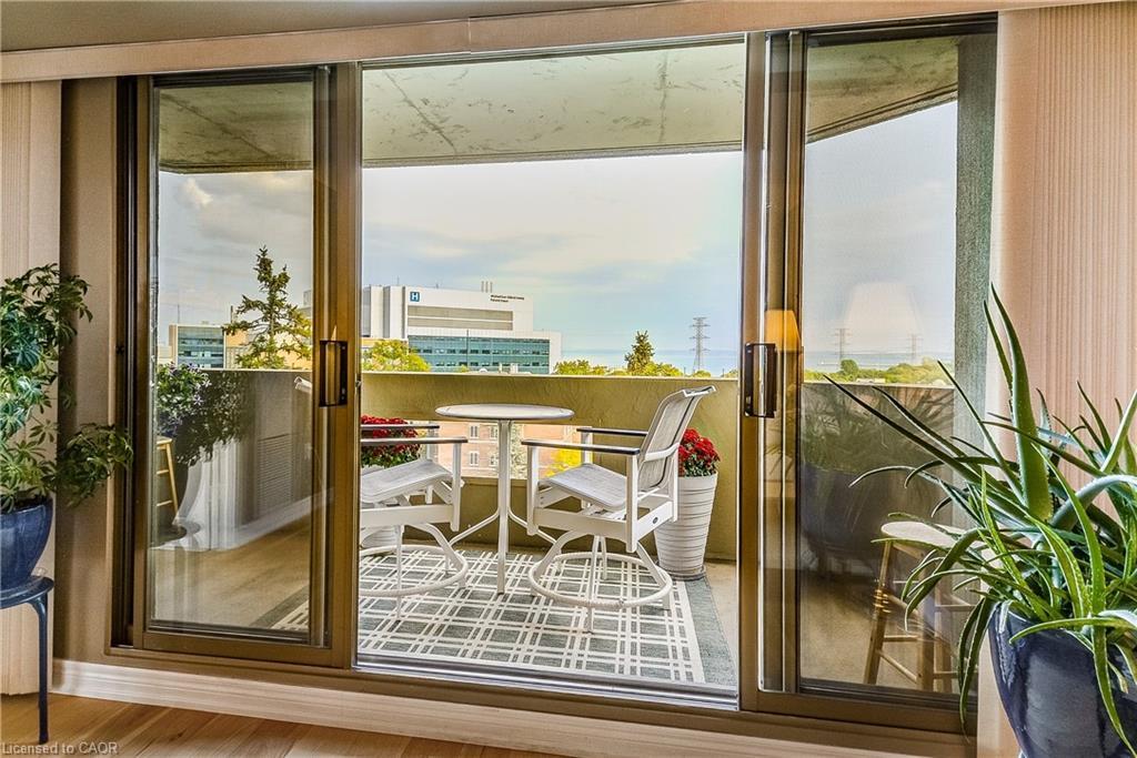 809-1201 North Shore Boulevard E, Burlington, ON - Indoor