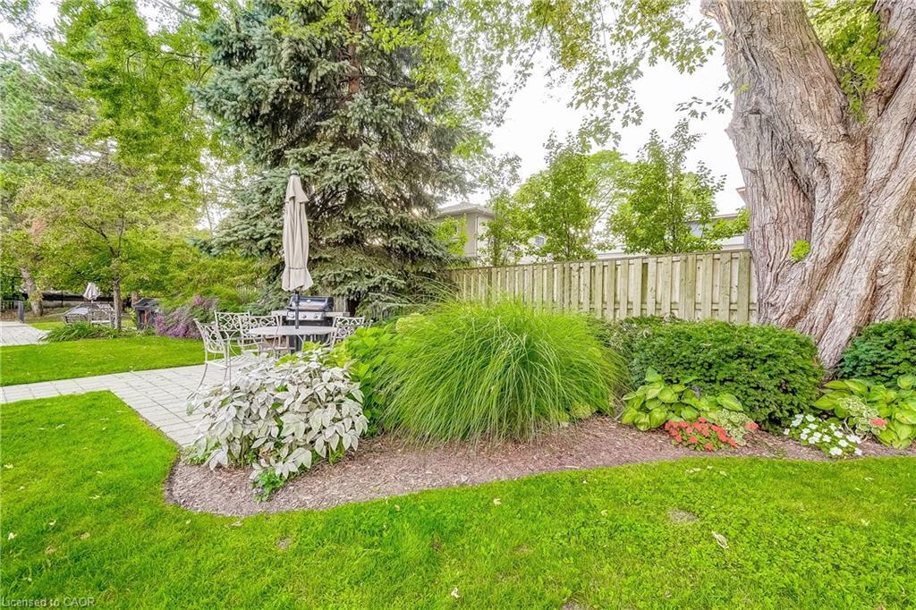 809-1201 North Shore Boulevard E, Burlington, ON - Outdoor With Backyard