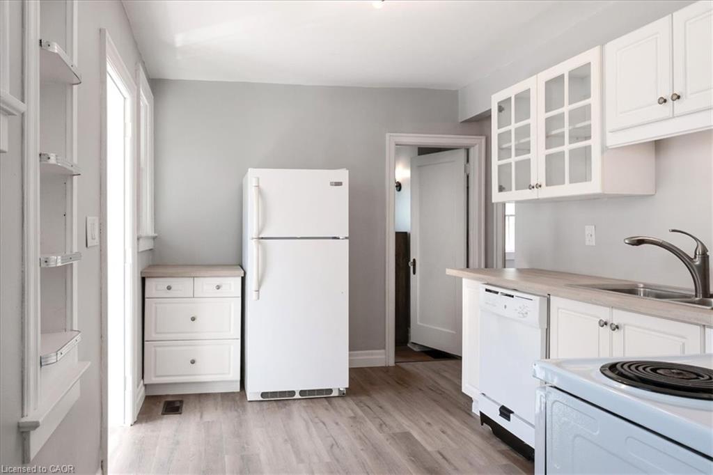 136 Robinson Street, Simcoe, ON - Indoor Photo Showing Kitchen