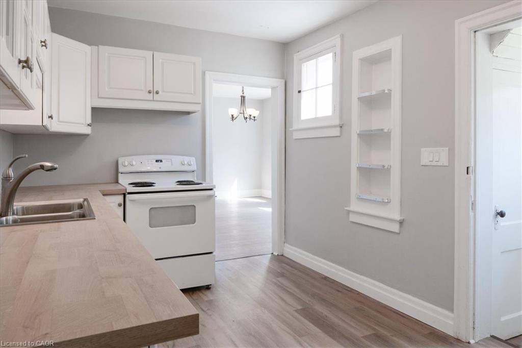 136 Robinson Street, Simcoe, ON - Indoor Photo Showing Kitchen With Double Sink