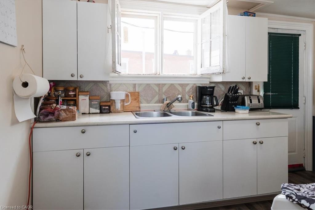 136 Robinson Street, Simcoe, ON - Indoor Photo Showing Kitchen With Double Sink