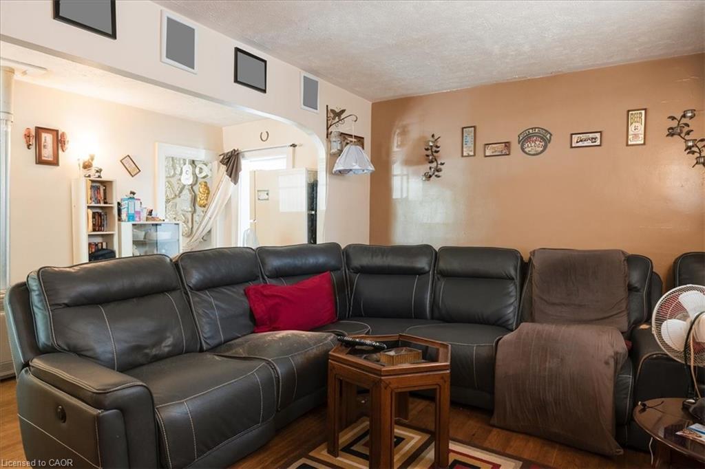 136 Robinson Street, Simcoe, ON - Indoor Photo Showing Living Room