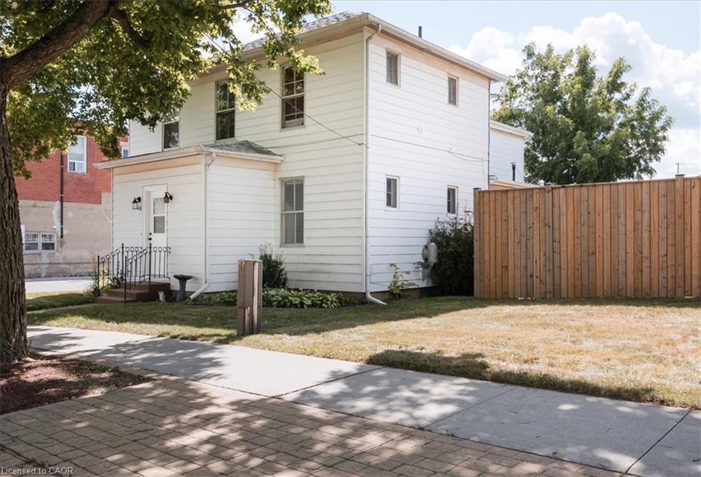 136 Robinson Street, Simcoe, ON - Outdoor With Exterior