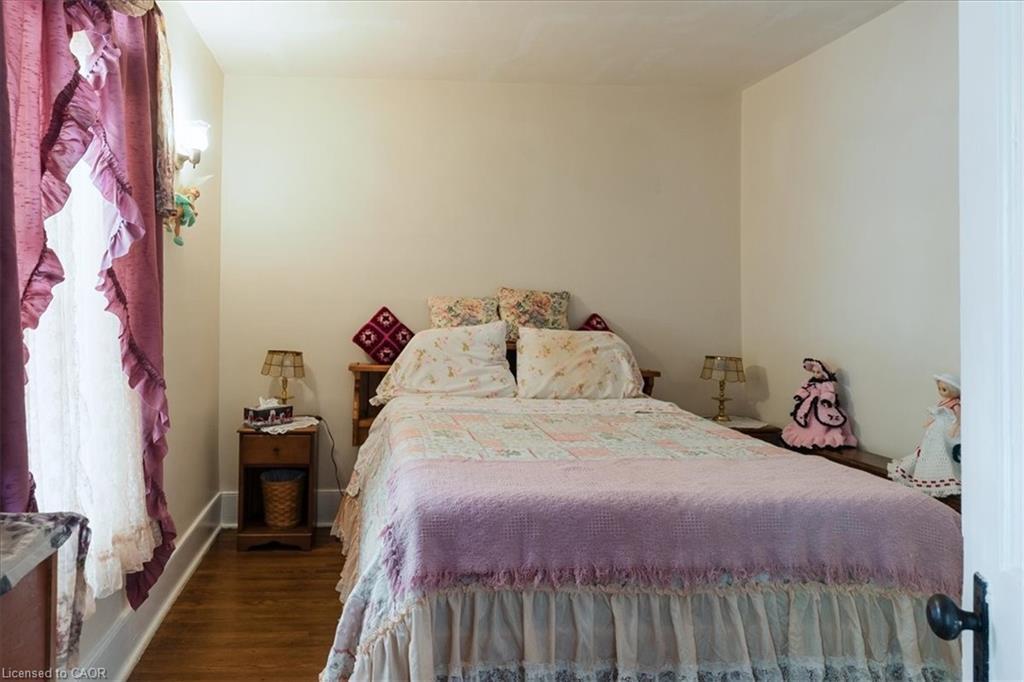 136 Robinson Street, Simcoe, ON - Indoor Photo Showing Bedroom