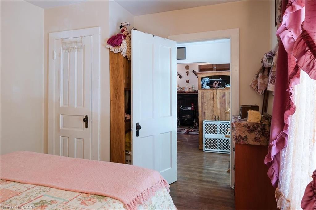 136 Robinson Street, Simcoe, ON - Indoor Photo Showing Bedroom