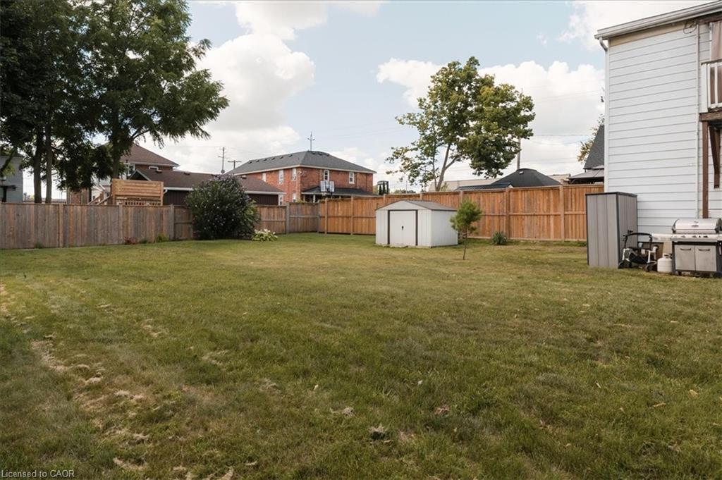 136 Robinson Street, Simcoe, ON - Outdoor With Backyard