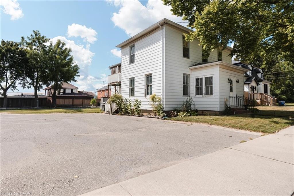 136 Robinson Street, Simcoe, ON - Outdoor With Facade