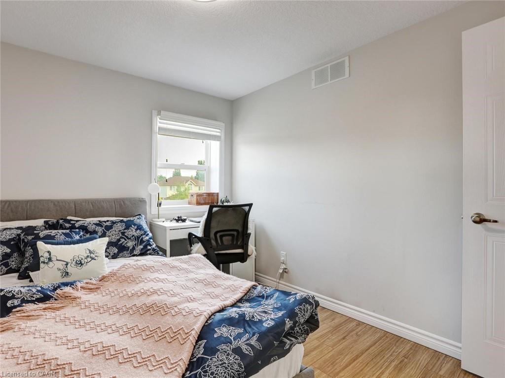 209 Briarmeadow Drive, Kitchener, ON - Indoor Photo Showing Bedroom