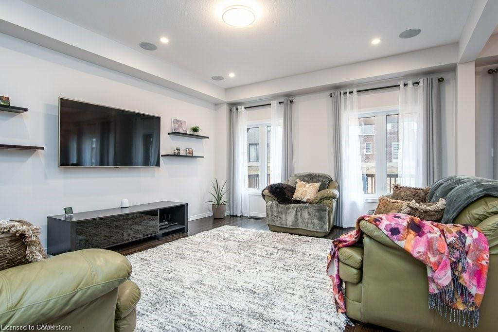 573 Sundew Drive, Waterloo, ON - Indoor Photo Showing Living Room