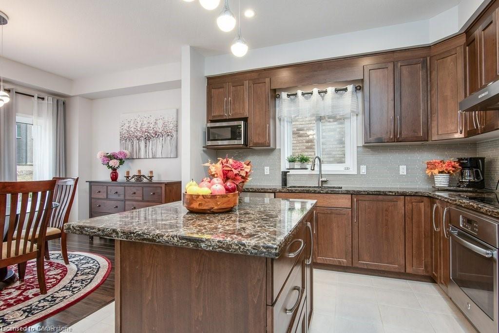 573 Sundew Drive, Waterloo, ON - Indoor Photo Showing Kitchen