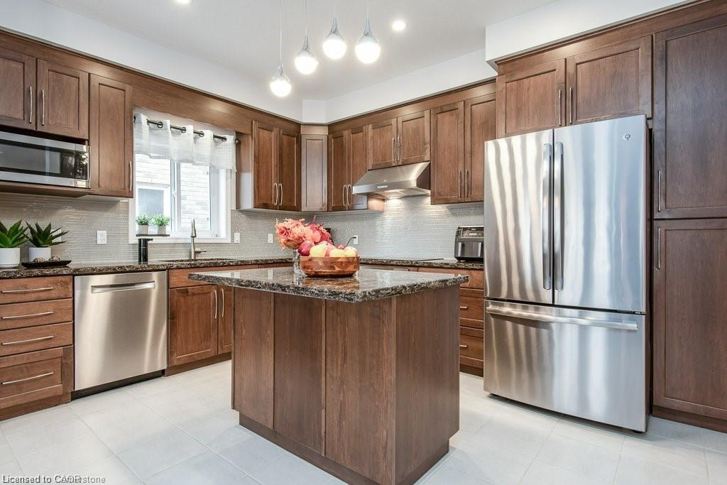 573 Sundew Drive, Waterloo, ON - Indoor Photo Showing Kitchen With Stainless Steel Kitchen