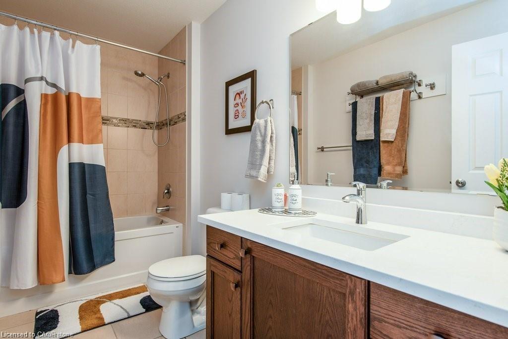 573 Sundew Drive, Waterloo, ON - Indoor Photo Showing Bathroom