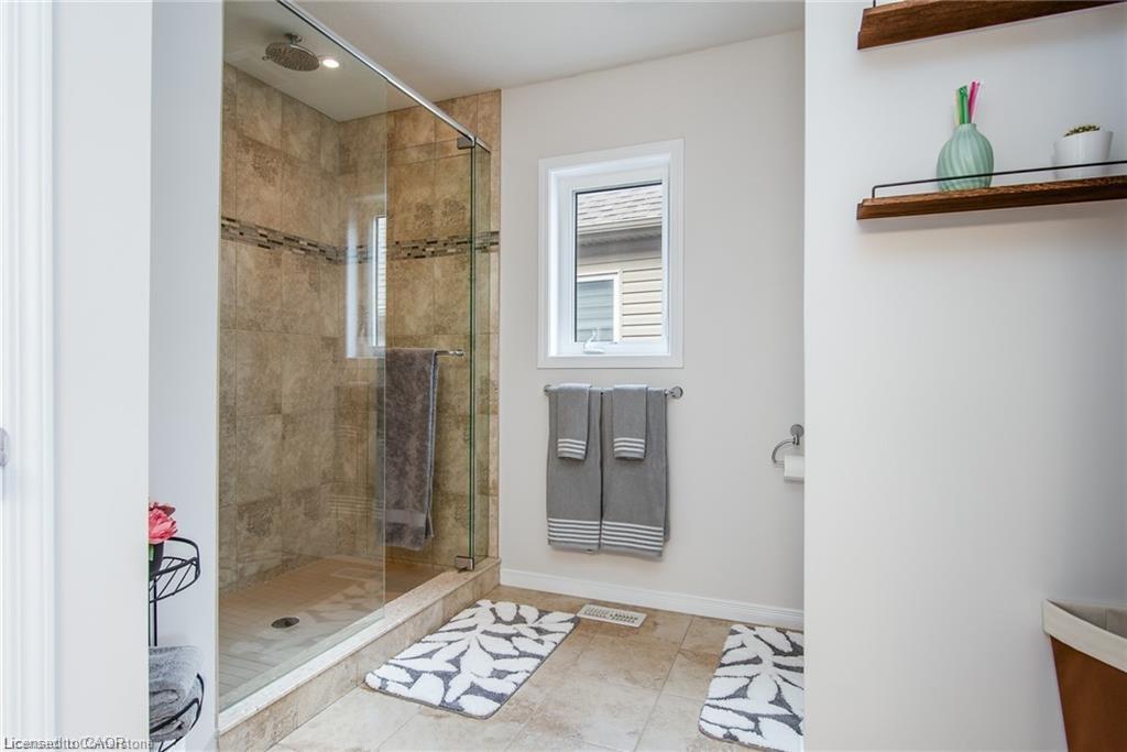 573 Sundew Drive, Waterloo, ON - Indoor Photo Showing Bathroom