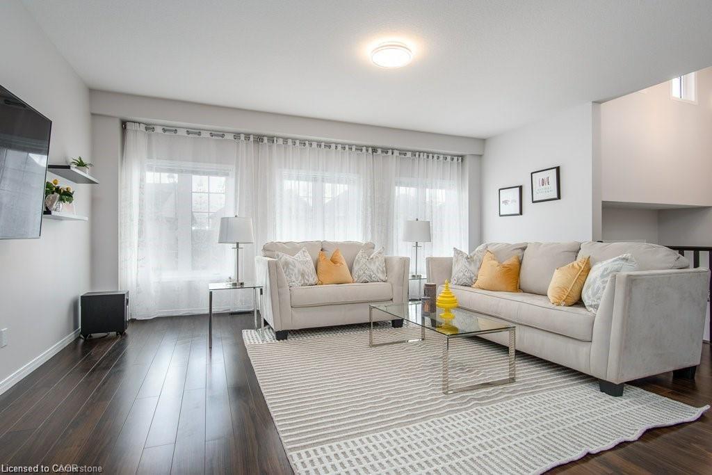 573 Sundew Drive, Waterloo, ON - Indoor Photo Showing Living Room