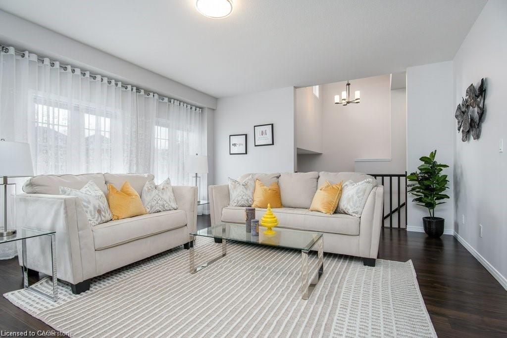 573 Sundew Drive, Waterloo, ON - Indoor Photo Showing Living Room