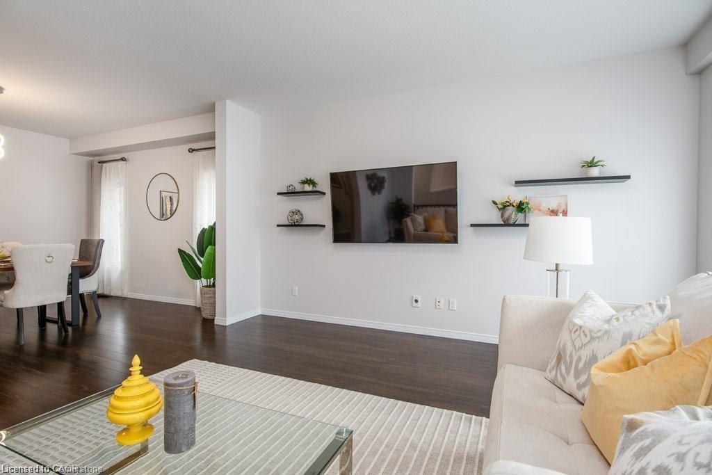 573 Sundew Drive, Waterloo, ON - Indoor Photo Showing Living Room