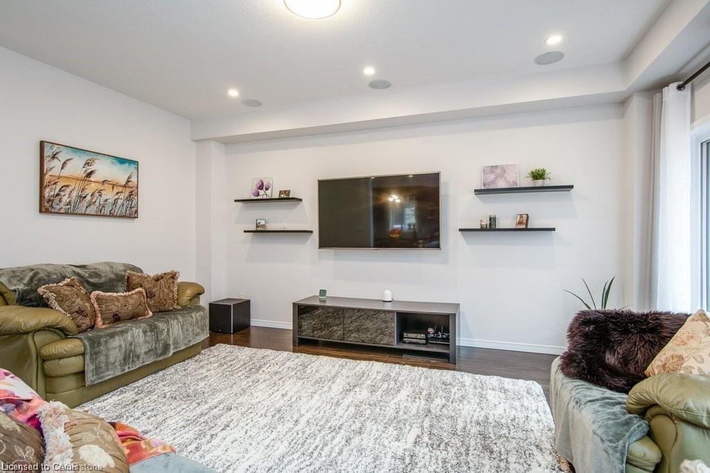 573 Sundew Drive, Waterloo, ON - Indoor Photo Showing Living Room