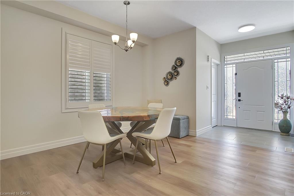 909 Dunnigan Court, Kitchener, ON - Indoor Photo Showing Dining Room
