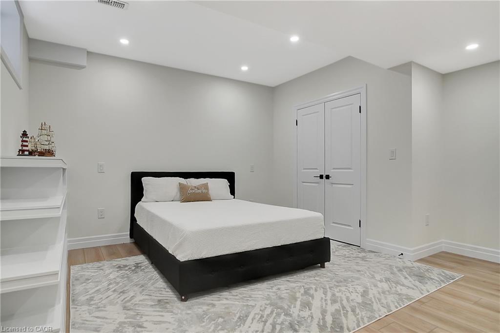 909 Dunnigan Court, Kitchener, ON - Indoor Photo Showing Bedroom