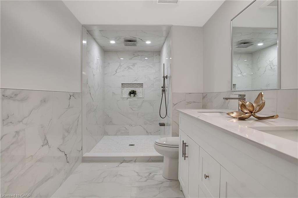 909 Dunnigan Court, Kitchener, ON - Indoor Photo Showing Bathroom