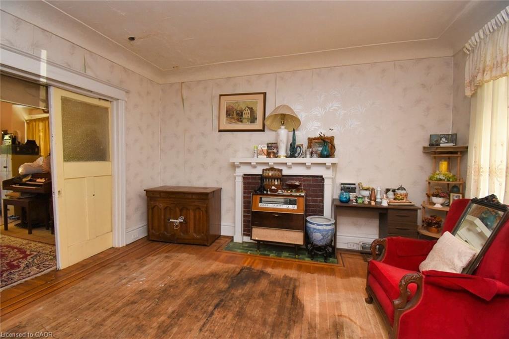 14 Spruceside Avenue, Hamilton, ON - Indoor