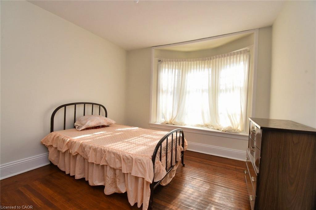 14 Spruceside Avenue, Hamilton, ON - Indoor Photo Showing Bedroom